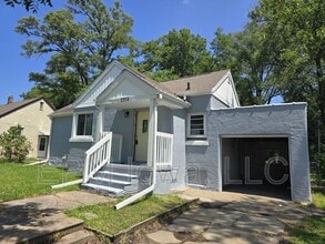 Building Photo - 2214 Idaho St