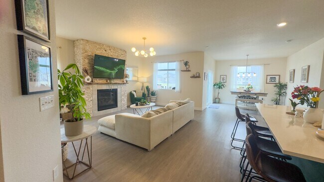 Building Photo - 12660 Enclave Scenic Dr