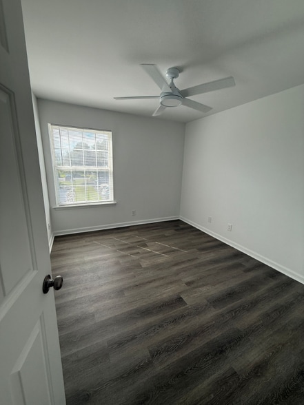Building Photo - 2257 Essex Dr