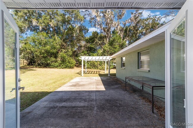 Building Photo - 236 N Braemar Dr