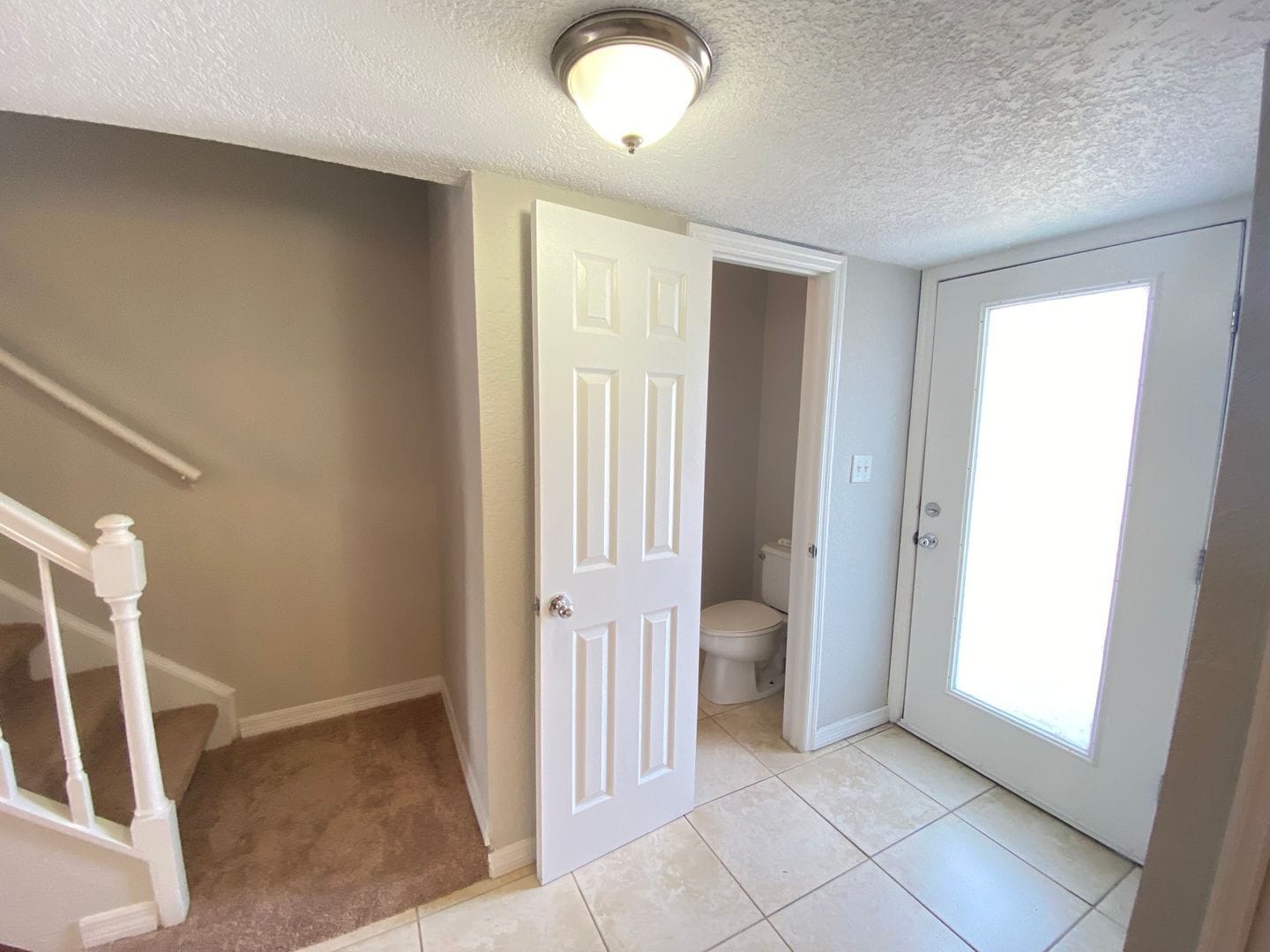 Building Photo - First months rent Half off! Beautiful 2/1.5 Condo in Orlando! New Carpet!