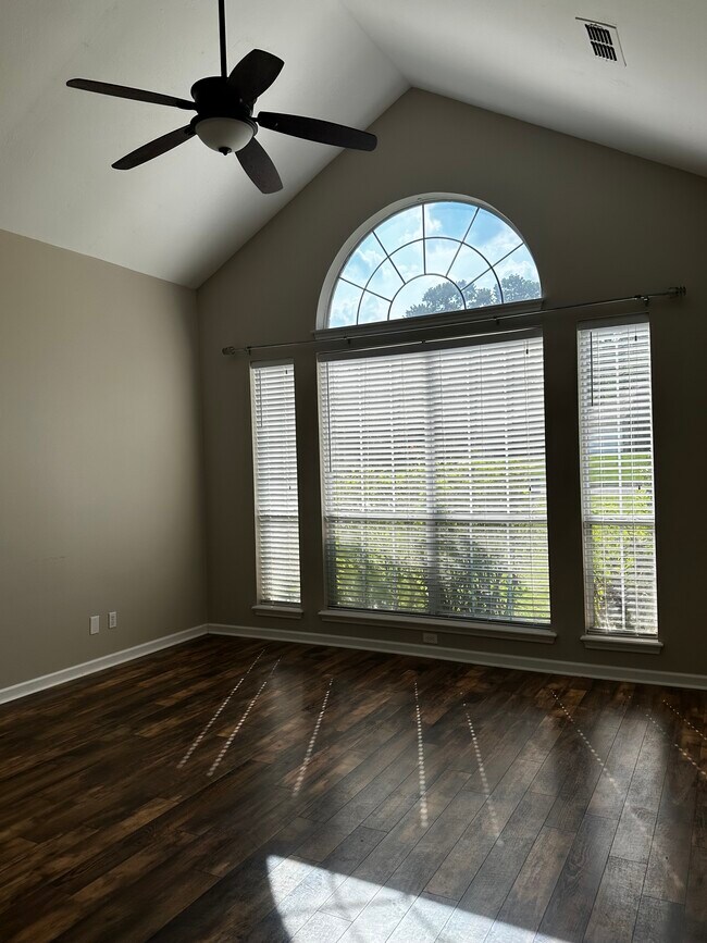 Building Photo - 2914 Shenandoah Dr