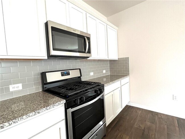 Building Photo - 105 Brody Ln