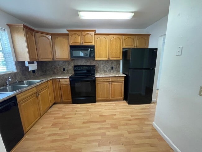 Building Photo - 10762 La Placida Dr