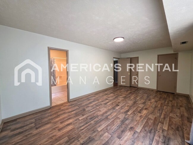 Building Photo - 3100 Apple Valley Ln