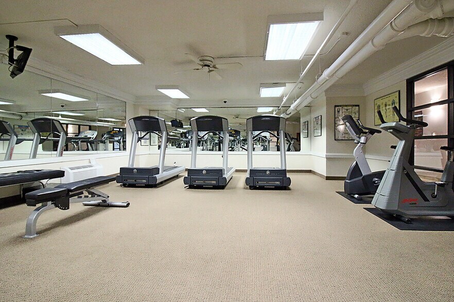 Building Photo - 74 E Scott St