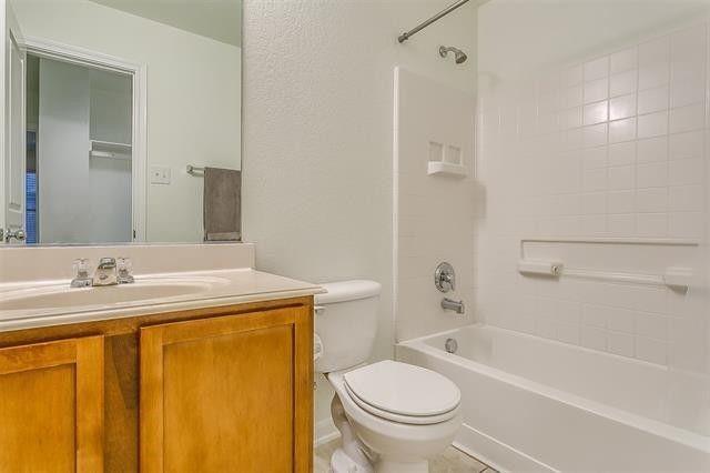 Building Photo - 2661 Calmwater Dr