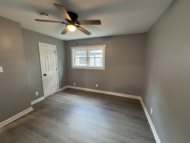 Building Photo - 3620 SW Cerro Vista St