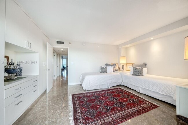 Building Photo - 881 Ocean Dr