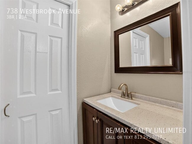 Building Photo - 738 Westbrook Ave