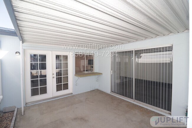 Building Photo - 2 Bedroom 1.5 Bath Home in 55+ Community