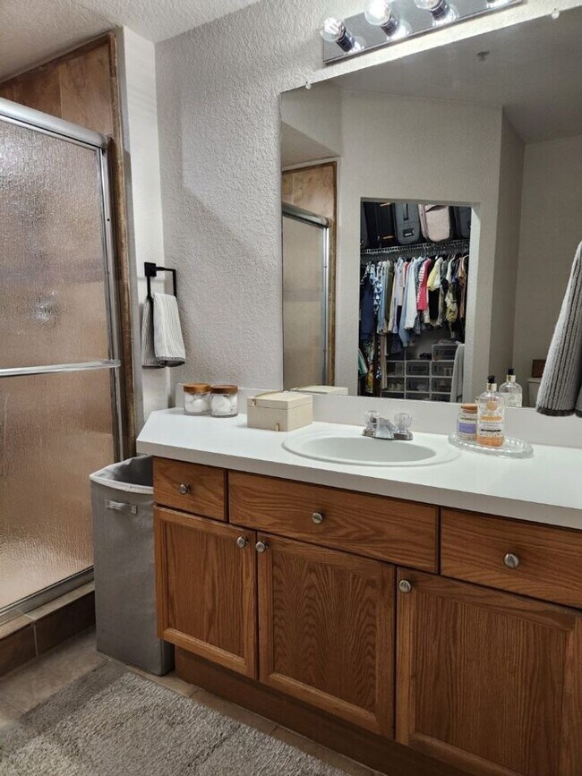 Building Photo - Luxurious condo in Tampa Palms