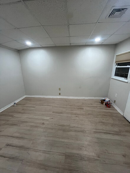 Building Photo - 485 Lakeside Ave