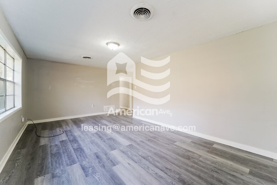 Building Photo - 522 Beaverbrook Dr