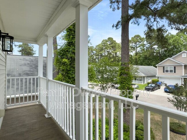 Building Photo - 8753 Red Oak Dr