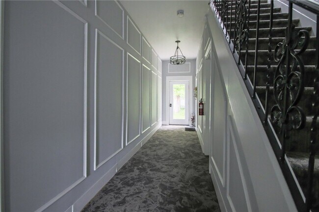 Building Photo - 544 Culver Pkwy