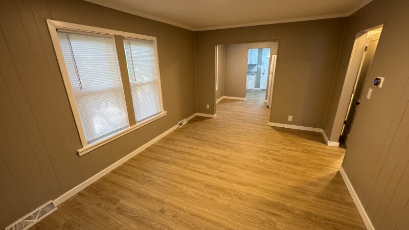 Building Photo - 404 W 5th St