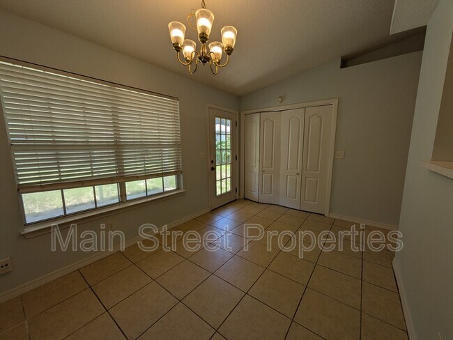 Building Photo - 3359 Green Briar Cir