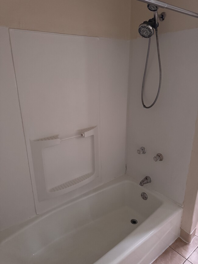 Building Photo - Briarwood 11