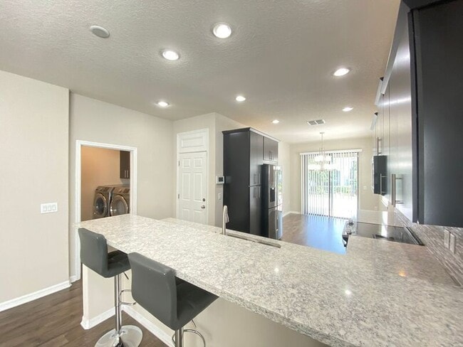 Building Photo - 2609 Amati Dr