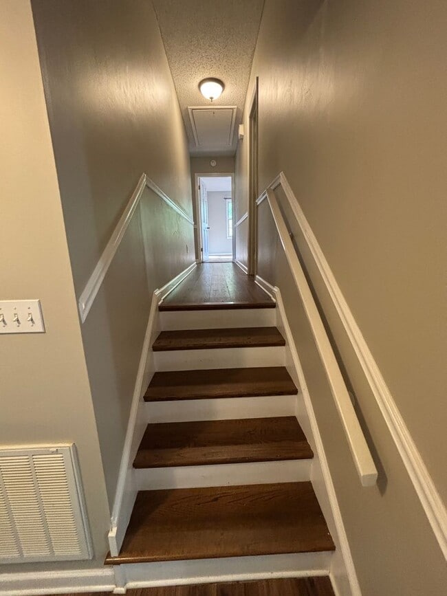 Building Photo - Space, Privacy & Flexibility – All in One Stunning Property