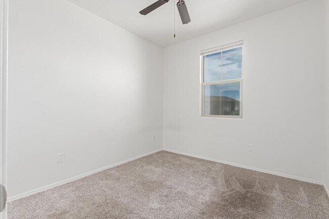 Building Photo - 14058 E Red Pine Pl