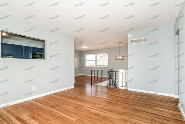 Building Photo - 2205 Montagne Dr