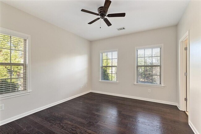 Building Photo - 2836 Broughton Ln SE