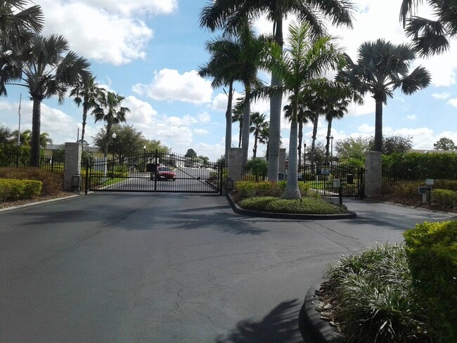 Building Photo - 2113 Sawgrass Ln