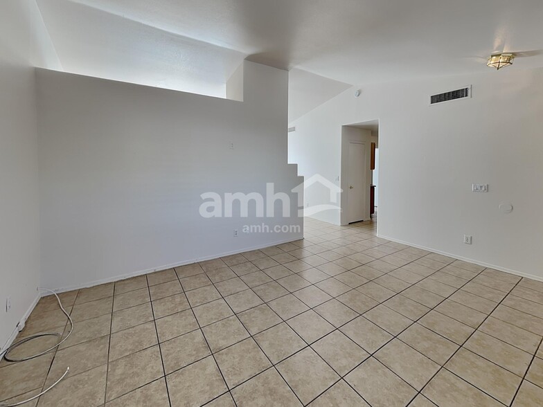 Building Photo - 2727 N 87th Ave