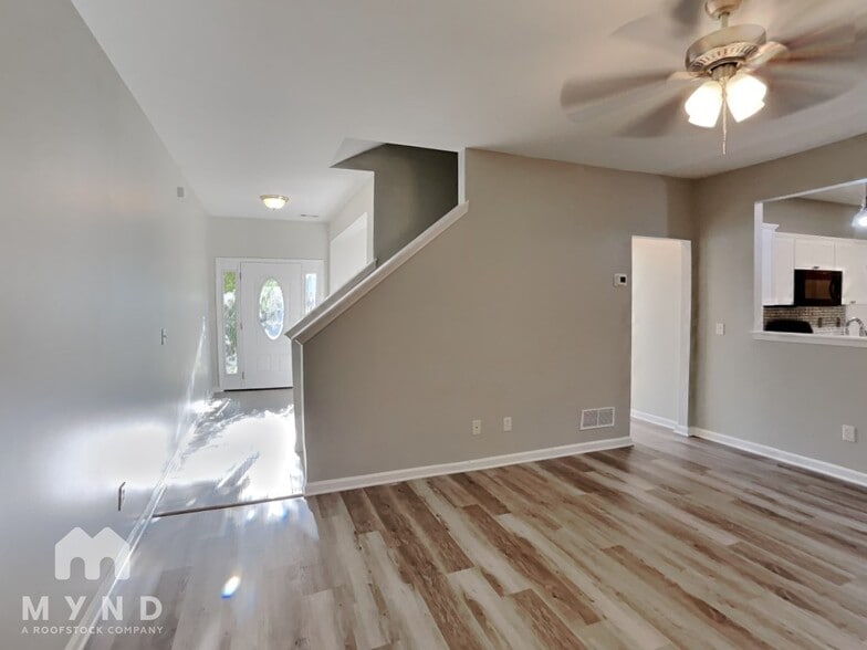 Building Photo - 1557 Silver Ridge Dr SW