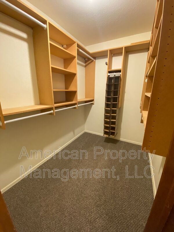 Building Photo - P2-1Q- 7704 S. Hudson Ave