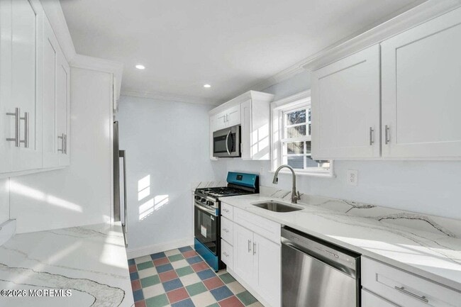 Building Photo - 905 Harrison Rd