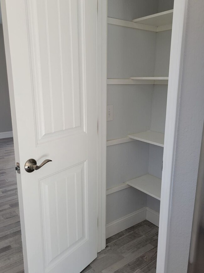 Building Photo - Beautiful Remodeled 4 Bedroom in Sparks