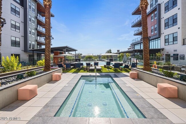 Building Photo - 7111 E Tierra Buena Ln