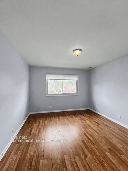 Building Photo - 613 Hillsboro Rd