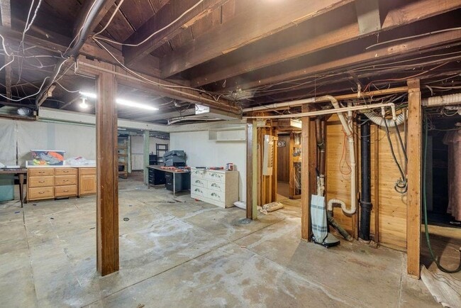 Building Photo - 223 S Edward St