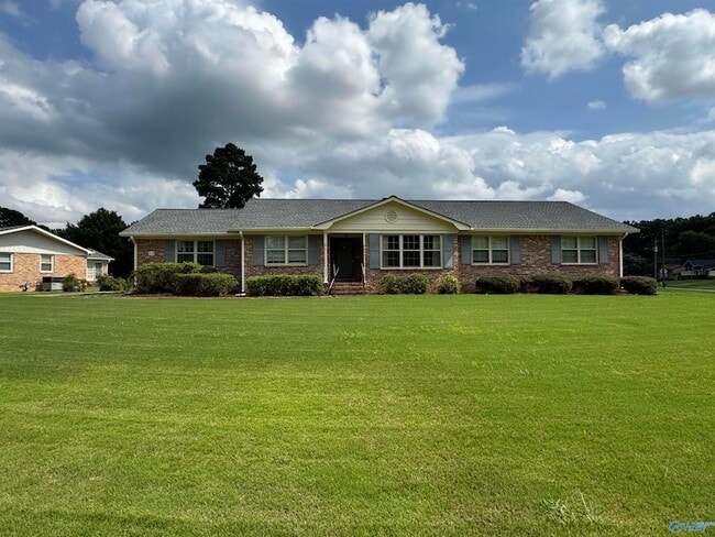Building Photo - 816 Mira Vista Dr SE