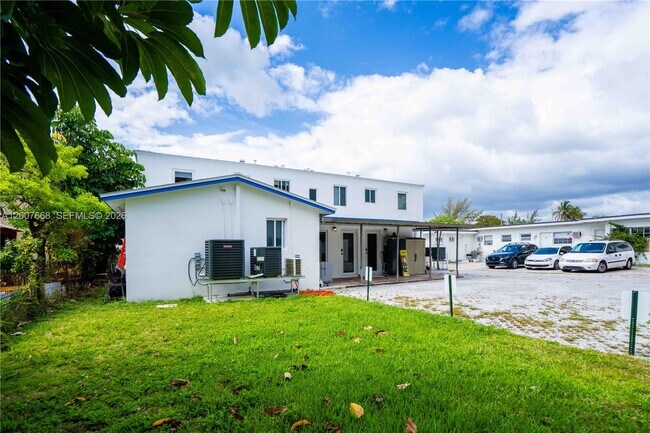 Building Photo - 725 81st St