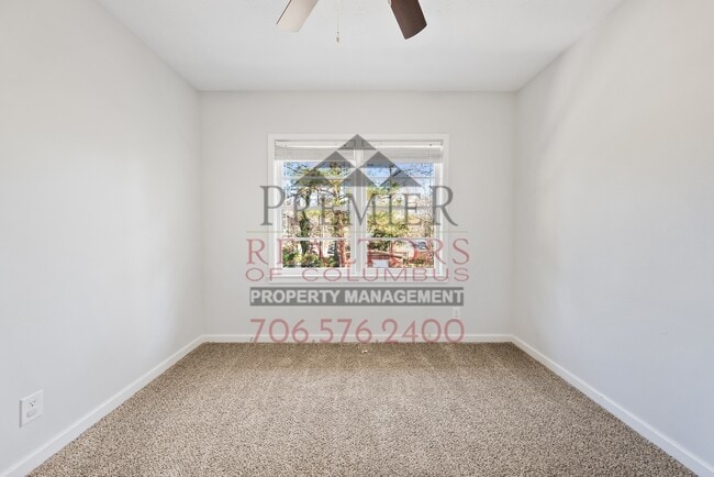 Building Photo - 386 Victoria Dr