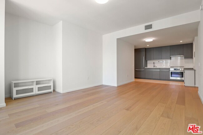 Building Photo - 889 Francisco St