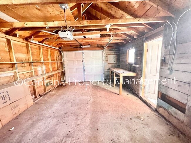 Building Photo - Updated Barn House with a Garage!