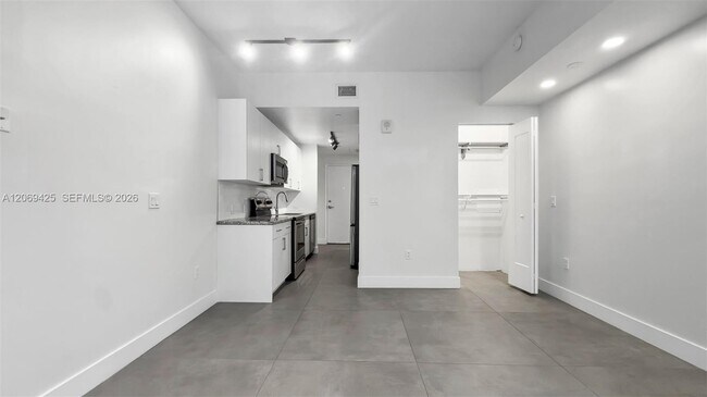 Building Photo - 1536 NW 15th Ave