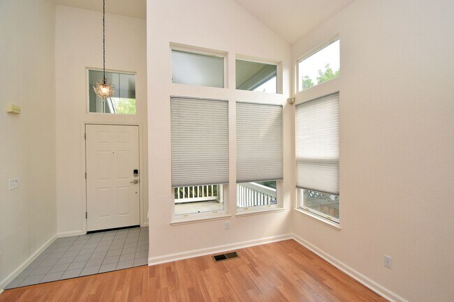 Building Photo - Caughlin Ranch Beauty Clean and Comfortable and Close to Shopping