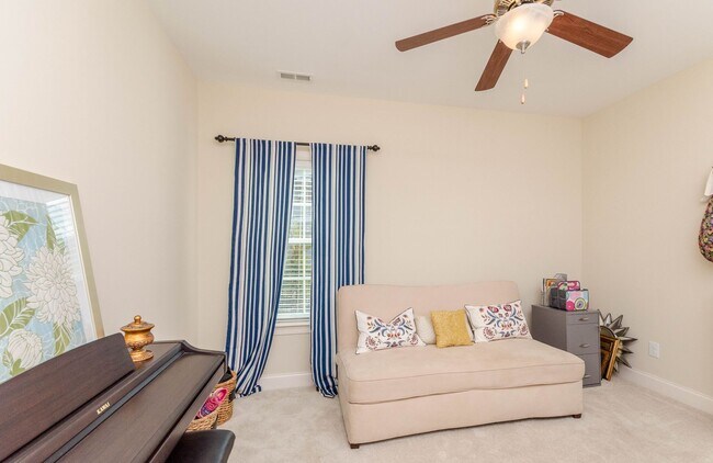 Building Photo - 255 Mimosa Dr