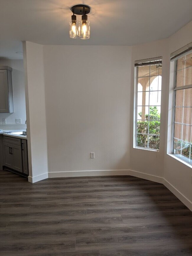 Building Photo - 2 Bedroom-2 Bathroom Single Story Condo in...