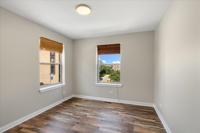 Building Photo - 803 E 41st St