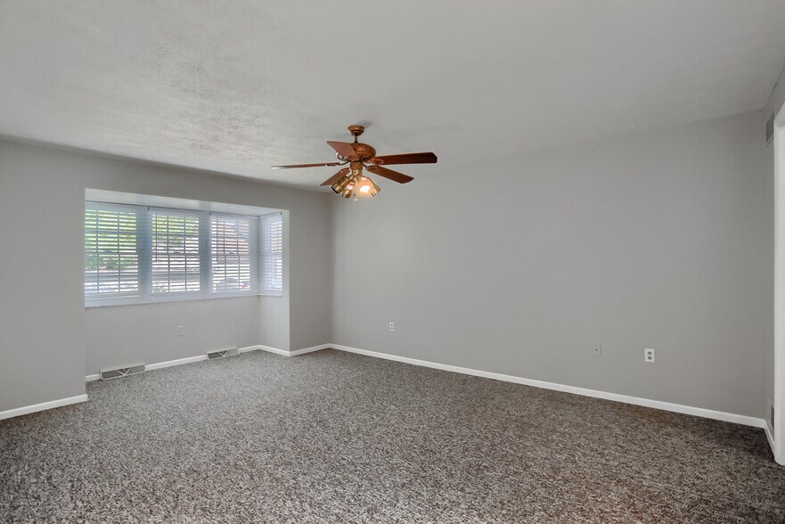 Building Photo - 2624 Hunters Point Dr