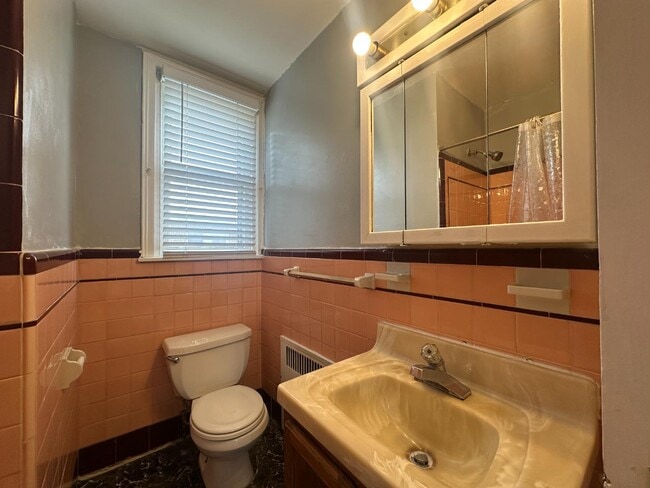 Building Photo - 4401 Oakmont St