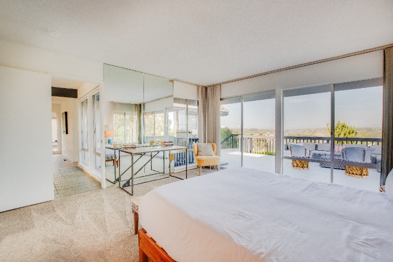 Building Photo - 8143 La Jolla Scenic Dr N